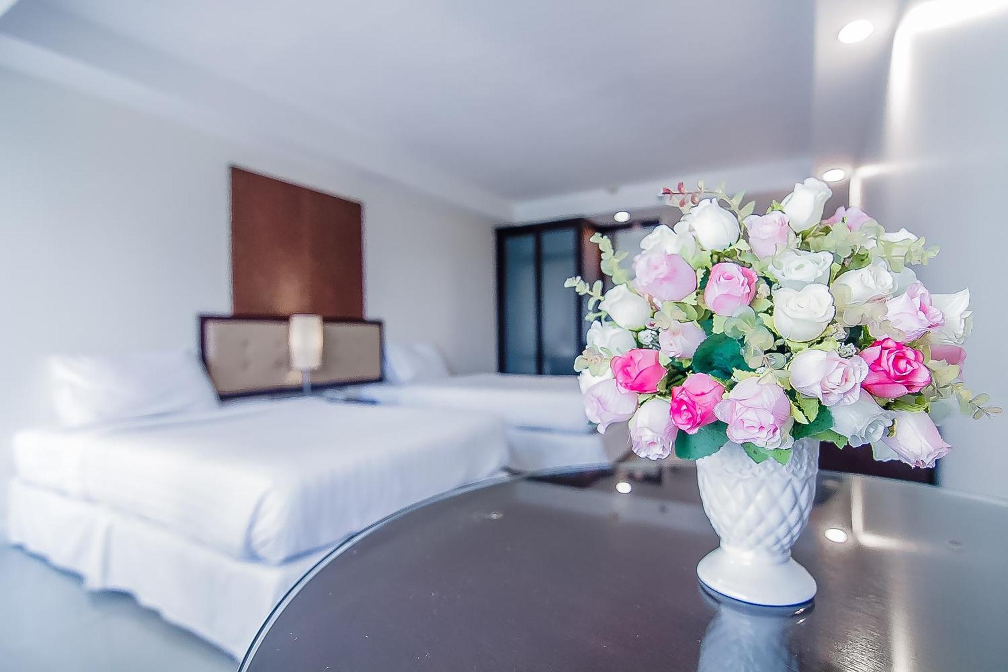 Romance Hotel Bangna Bangkok Exterior foto